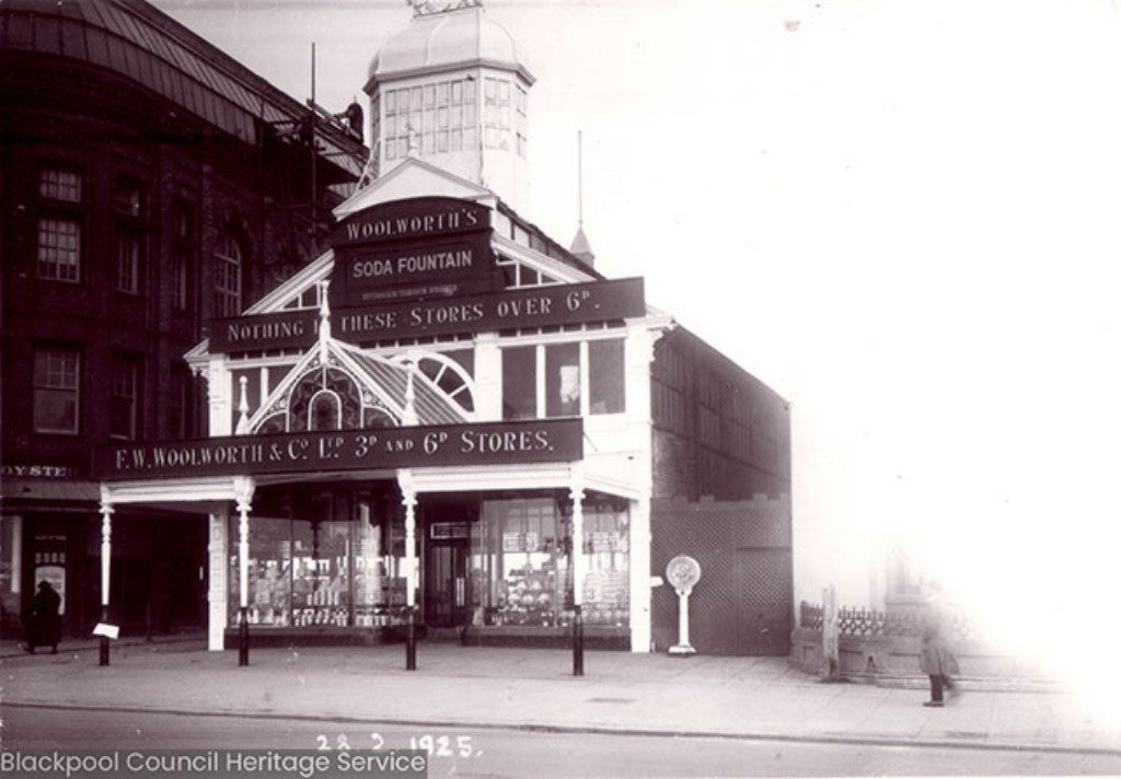 TTProspectism's tweet photo. Woolworth's Blackpool Promenade in 1925! 

I knew Blackpool had a few Woolies back in the day but I never knew about this store. 
@visitfyldecoast 
Image is the property of Blackpool Heritage Services https://t.co/3A4uGwo0EQ