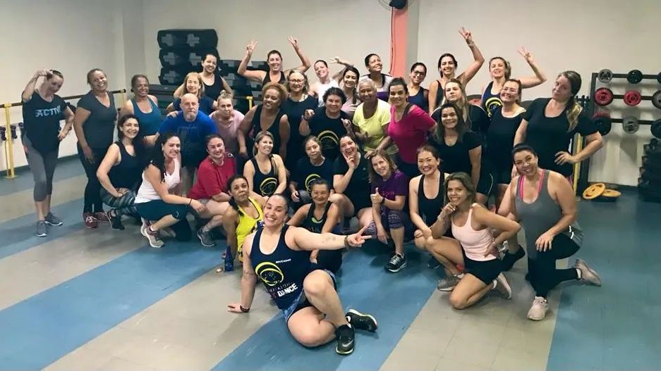 Essa galera animada aí tá esperando você na aula de YDance. Bora dançar? #VemPraACM.