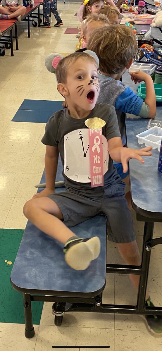 LPS_Integrity's tweet photo. When they call your name for Kid of Integrity…❤️💙❤️💙
@TweetDCS_LPS @TweetDCS
#bestexpressionever #Fridaysareourfavorite
#LPSKidsofIntegrity https://t.co/I2gd3yet5Y