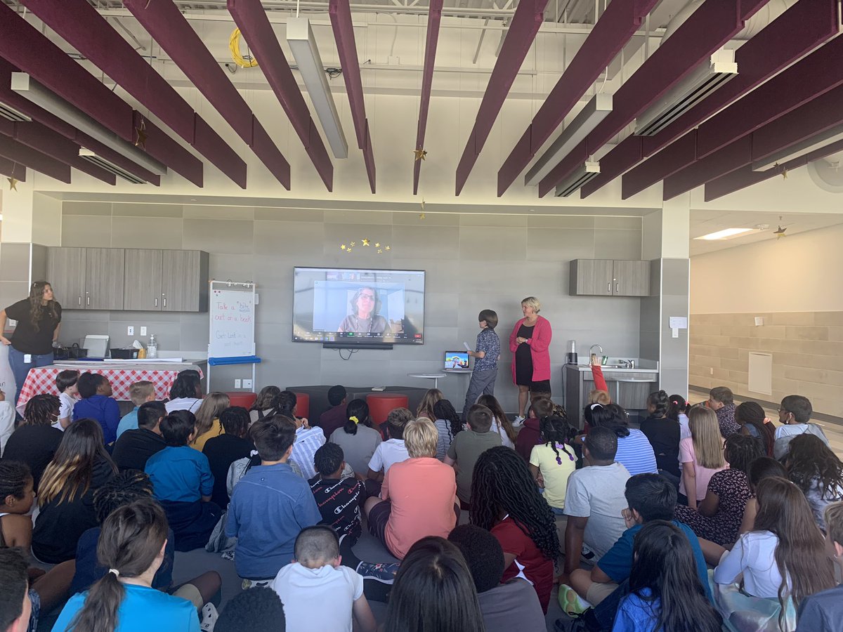 ShueFirstGrade's tweet photo. Our Fifth Grade teachers really give our kids the best experiences!!! Donna Gephart zoomed into HES today! Author visits promote literacy! These kids were ENGAGED! @HESPanthers @shookieinfifth https://t.co/g9X1quW2X4