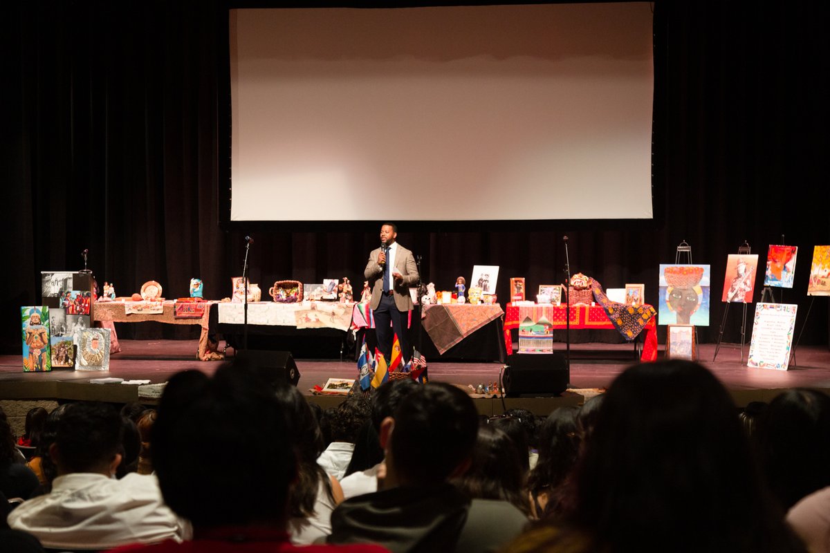 LVCCLD's tweet photo. #WestLasVegasLibrary was proud to host @ClarkCountyNV Commissioner (District D) @WillMcCurdyII's Hispanic Youth Leadership Summit this week with Lt. Governor @LGCanoBurkhead & our Executive Director @kelwat103! #LibrariesInTheCommunity https://t.co/geLFM5jeKJ