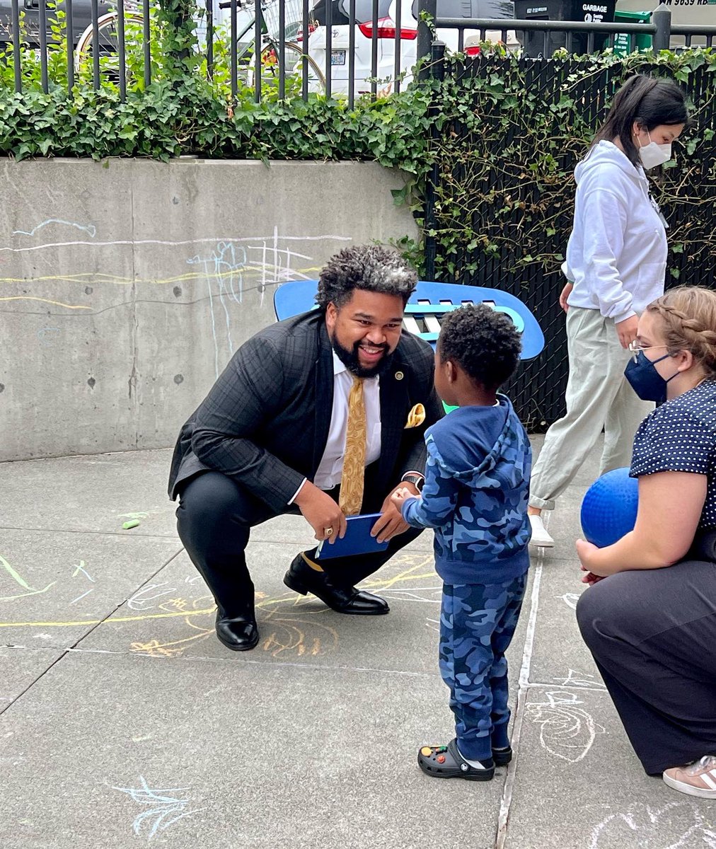 suptbjones's tweet photo. Thank you FEPP Levy Oversight Committee members, @seattledeel, @mayorofseattle, @schoolboard_brandon, @seattleea and others for visiting our youngest mathematicians, scientists, artists and authors at Rising Star Elementary with me this week to see inclusive learning in action! https://t.co/mkMcG421U0