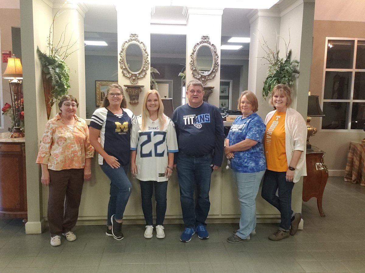BnkFirstFarmers's tweet photo. Here are a few more photos of our offices showing off their game-day pride for our Team Spirit day. Have you seen your favorite First Farmers location in the mix?
#FirstFarmers #GameDay #Tennesse #FridayFeeling https://t.co/OTzqTSsIL6