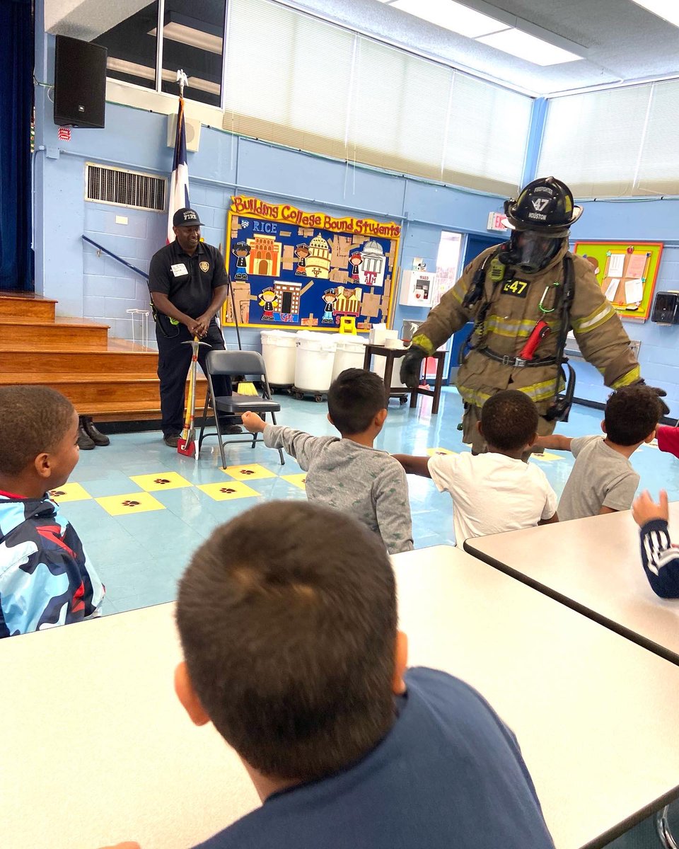 PetersenTigers's tweet photo. Today our campus learned that “Safety  First is Safety Always”.  Shoutout to the Houston Fire Department for coming to Petersen and teaching our students, they had a great educational time. #HoustonISD #ESO1 @principalbuie @LaKenya_Spriggs @CWalker_20 https://t.co/iNOtx7BbKl