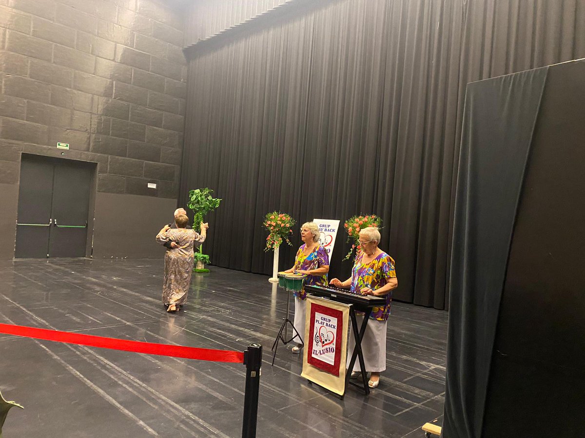 ajmontbui's tweet photo. SETMANA DE LA GENT GRAN |

🎼🎹 Gran èxit del Playback de la Gent Gran celebrat ahir a Mont-Àgora.

👍 Prop de 300 persones van veure el recital del grup "Il•lusió"
#infoMontbui #setmanagentgran https://t.co/xKhdilE36w
