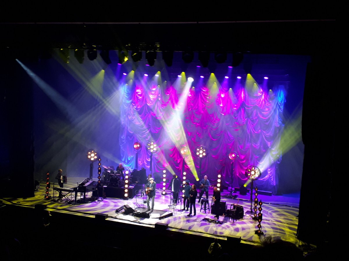 James Taylor at Armadillo Glasgow - superb! Voice is still there! Nicely laid back. Just finished set with Carole King's "up on the roof"