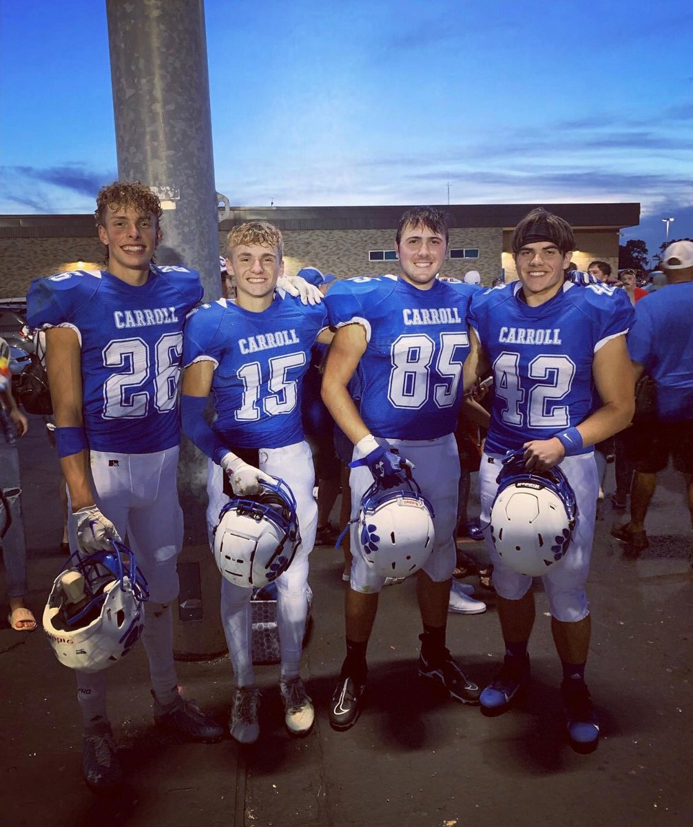 WelkGretchen's tweet photo. Ready for some Cougar Football tonight!  🏈🔵⚪️💪🏼 #FridayNightLights https://t.co/vmjcuyof63