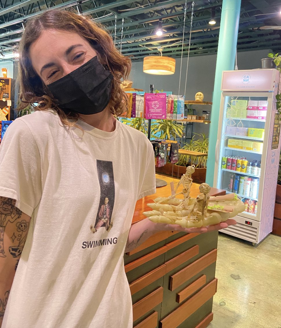 Treehouse_SC's tweet image. 👻 🎃Trick or Treat yo self during our halloween-themed First Friday tonight from 5-8pm!! Stop by this evening for a spooky ol' time! Orangeee you excited!? 🤡 

Lots of canna-fun planned up... you don't wanna miss it!!🧟🥳