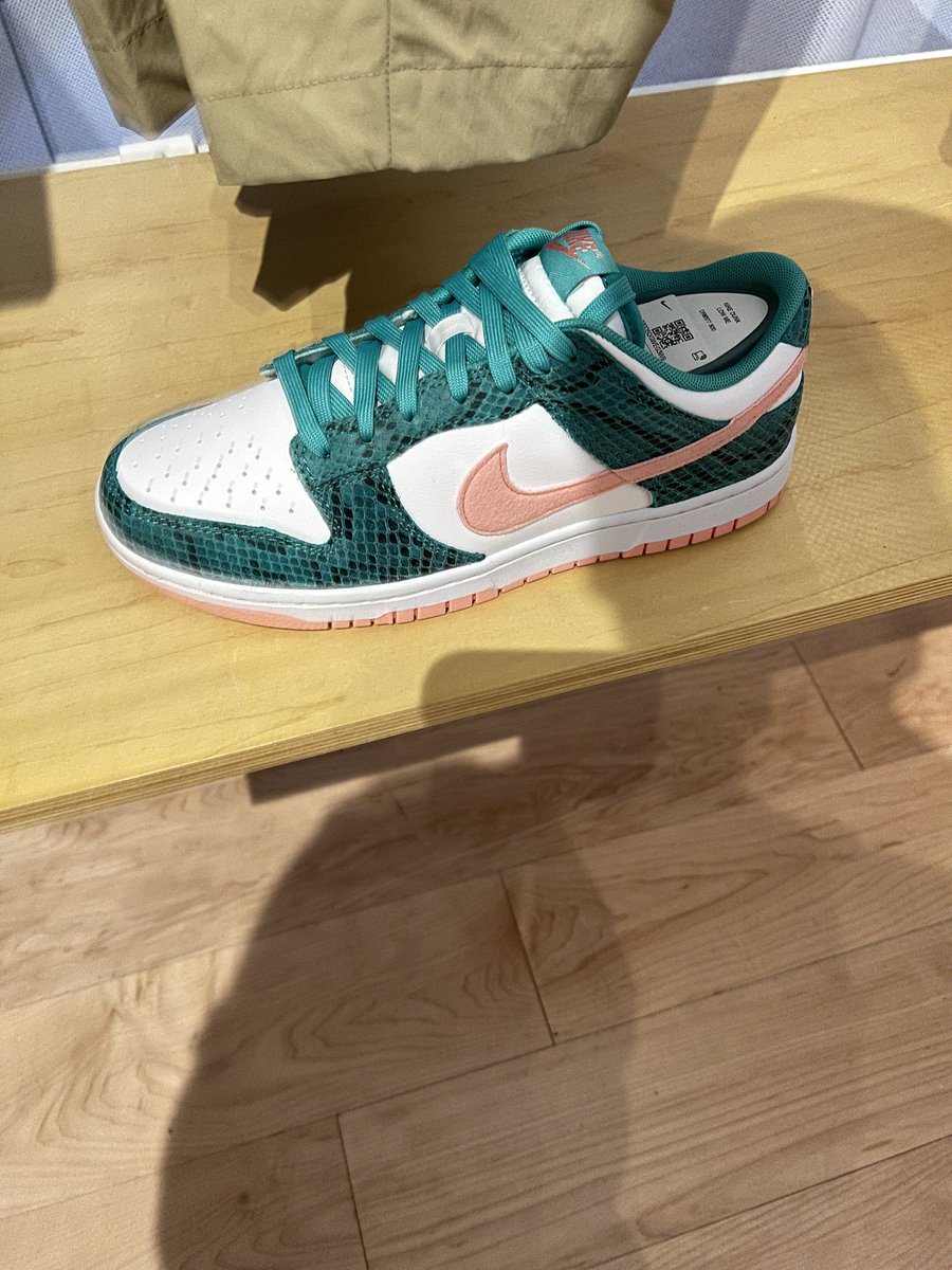 lou323702's tweet photo. Available at downtown summerlin NV Nike store https://t.co/uQ700NMoOQ