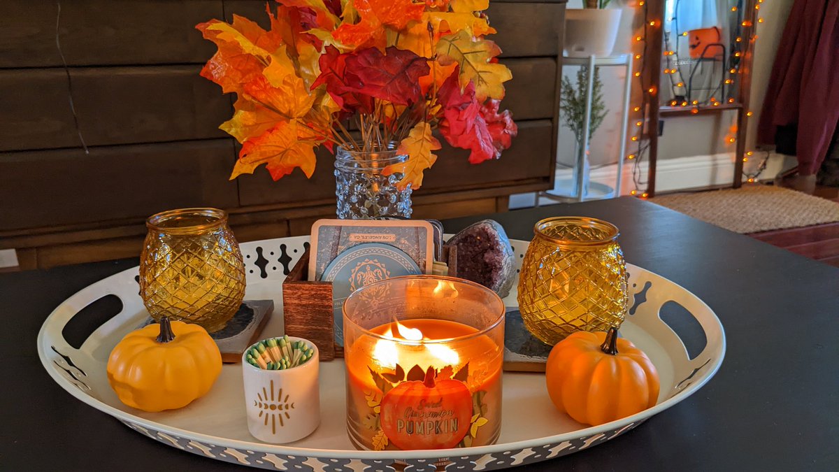 MisMarie's tweet photo. Fall vibes have reached the Raybledo casa https://t.co/Ptjl0u8eMH
