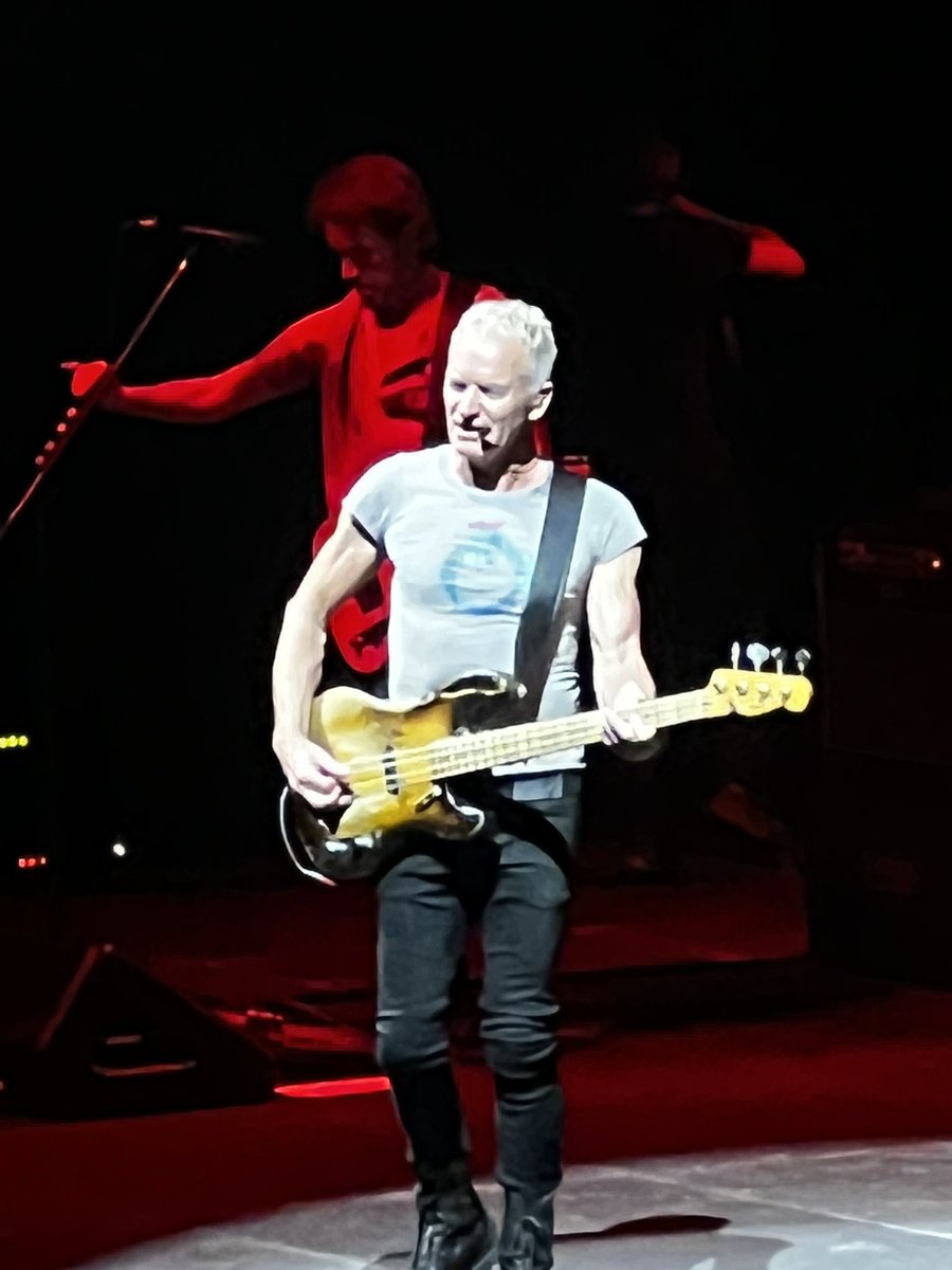 Je passe la soirée en bonne compagnie 🤩<a href="/OfficialSting/">Sting</a> #Montpellier