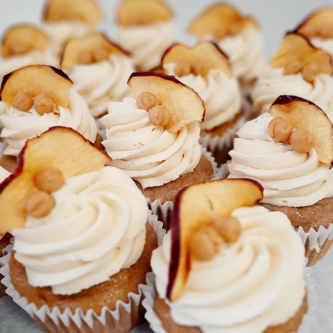 CVRailTrail's tweet photo. Tonight’s #ShipFirstFridays is going to be sweet!
Brooke’s Cakes & Sweets are just one of the trucks set up at the Shippensburg trailhead until 8 PM.
Live music, craft vendors, beer, wine and we even have axe throwing! Come enjoy the gorgeous Fall evening. https://t.co/DXbFaULxHM