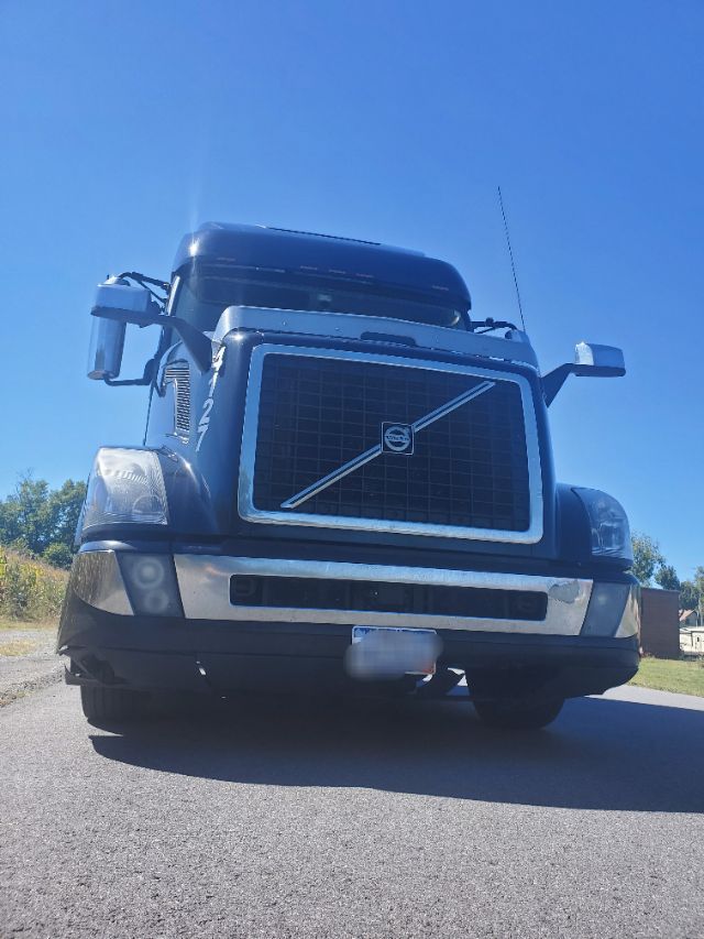 semitrucks's tweet photo. Check this 2016 #Volvo VNL 670 #ErinJustice in #FallingWaters #WestVirginia https://t.co/Brig3qQJfZ #truckers #trucksales #trucksforsale https://t.co/KOvmKcZeR2