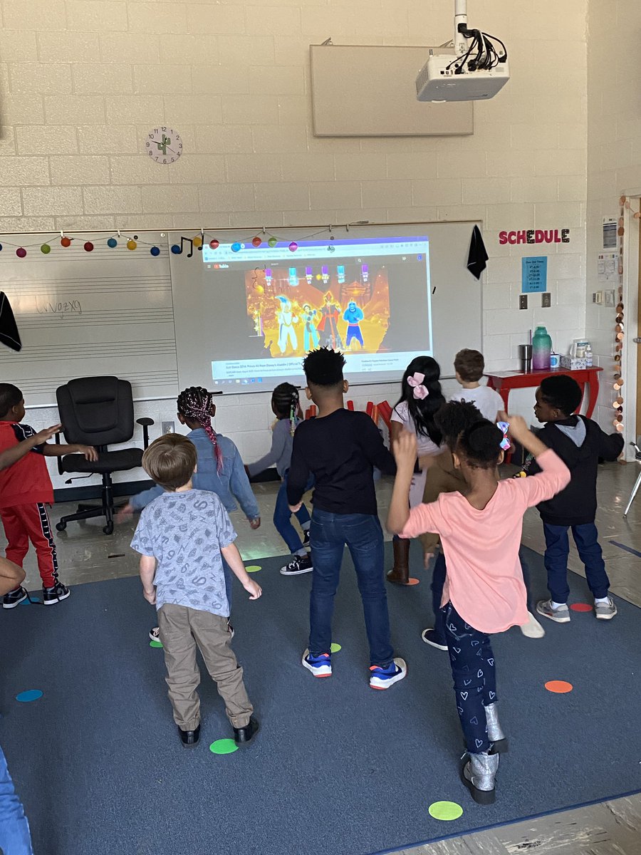lowery09's tweet photo. Having fun movin and groovin in Ms. Forehands awesome music class. @FLE_HCS https://t.co/P0gETg9hnf