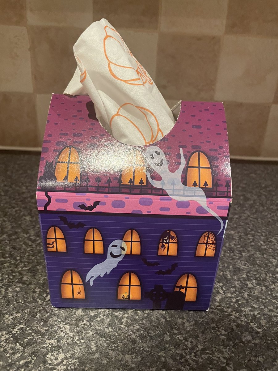 charlh87's tweet photo. Took my dad food shopping today and I was adamant I wasn’t spending any money 

But @AldiUK had these faboolous tissues and I just couldn’t resist 🎃👻 https://t.co/BDh2JCVvEr