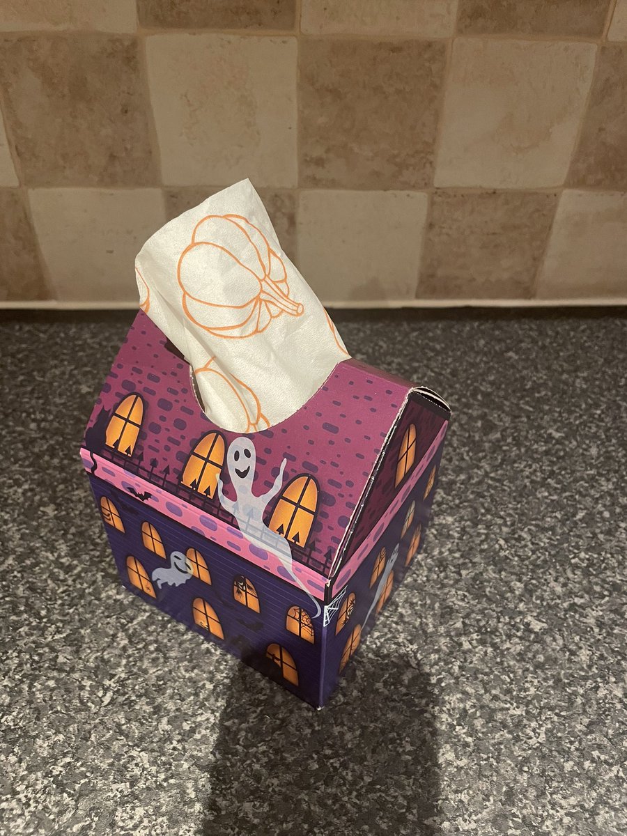 charlh87's tweet photo. Took my dad food shopping today and I was adamant I wasn’t spending any money 

But @AldiUK had these faboolous tissues and I just couldn’t resist 🎃👻 https://t.co/BDh2JCVvEr
