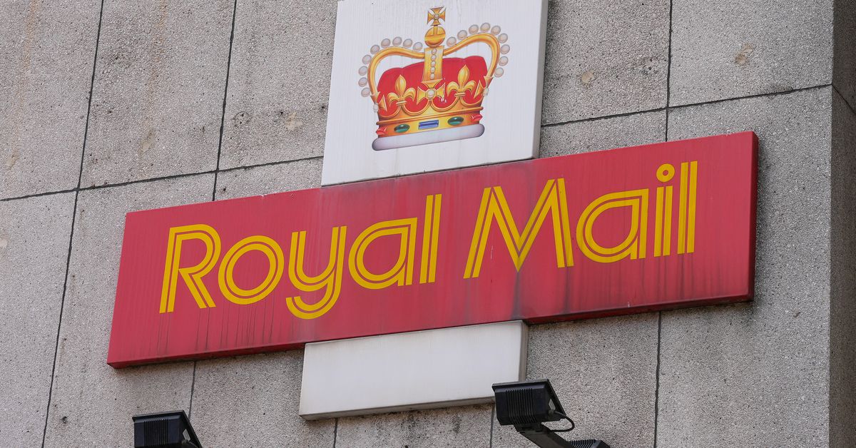 ReutersUK's tweet photo. UK's CWU Union to meet Royal Mail bosses to discuss pay https://t.co/twzXV7nGNA https://t.co/hc9uCAknYi