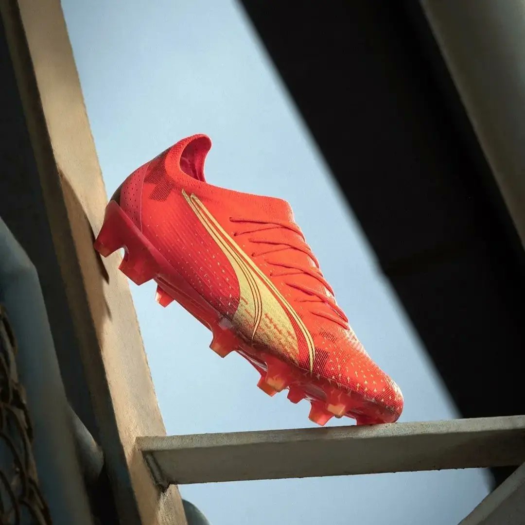 Aniveldecancha8's tweet photo. Puma lanza su nueva línea #fearlesspack 

Que les parecen?🤔

#puma #pumashoes #PUMAFuture #pumaultra #PUMAFootball https://t.co/81O2QKdkKL