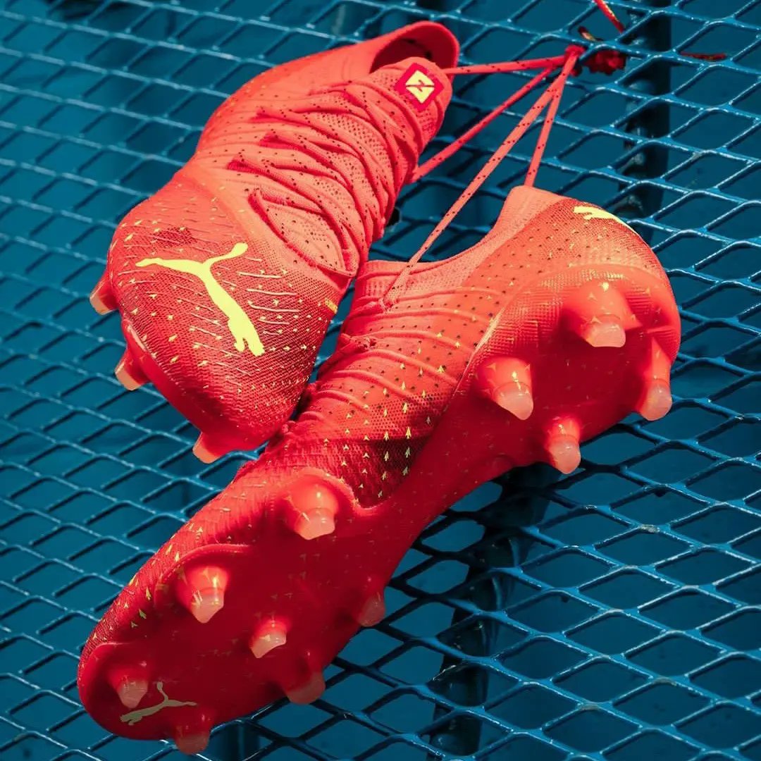 Aniveldecancha8's tweet photo. Puma lanza su nueva línea #fearlesspack 

Que les parecen?🤔

#puma #pumashoes #PUMAFuture #pumaultra #PUMAFootball https://t.co/81O2QKdkKL
