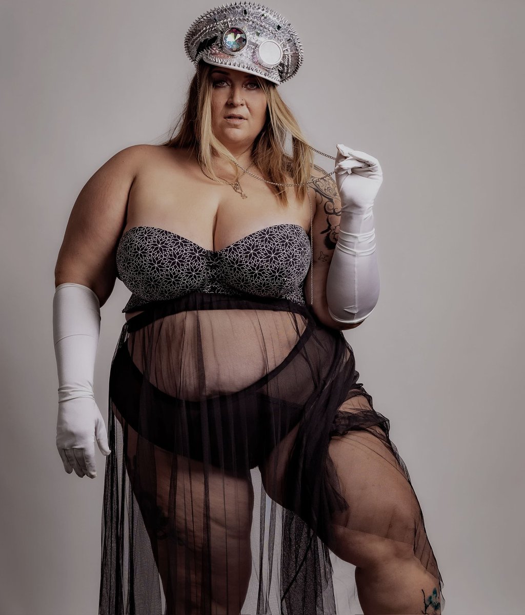 Total #festivalvibes these <a href="/welovecolors/">We Love Colors🏴</a> shoulder gloves tho! Need them in all 50 colors! #welovecolorsusa 

<a href="/ParfaitLingerie/">PARFAIT Lingerie</a> came through with the Bustier + matching panties oooooooh! 44/DDD use SUGGAMONKEY20OFF and save! 
glnk.io/q146/suggamonk…

Photo #lionheartimages