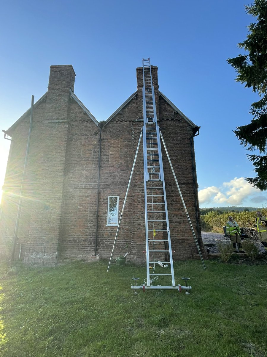 📟 16:13 Crews were alerted to a Chimney Fire. On arrival crews found smoke starting to come through the roof tiles, so an assistance message was sent. We were supported by <a href="/SFRS_Ludlow/">Ludlow Fire Station</a> Crews worked hard to stop the fire spread and the fire was contained to the chimney stack. 1/2