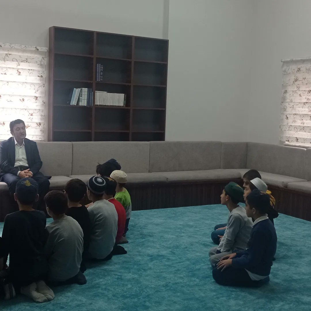 Bugün Genel Başkan Yardımcımız Değerli Ali ÖZDEMİR hocamız Kur'an Kursumuzu ziyaret ederek hafızlık öğrencilerimizle sohbet etti. Ziyareti ile bizleri ve öğrencilerimizi ziyadesiyle memnun etti. Rabbim de kendisini memnun ve bahtiyar eylesin...