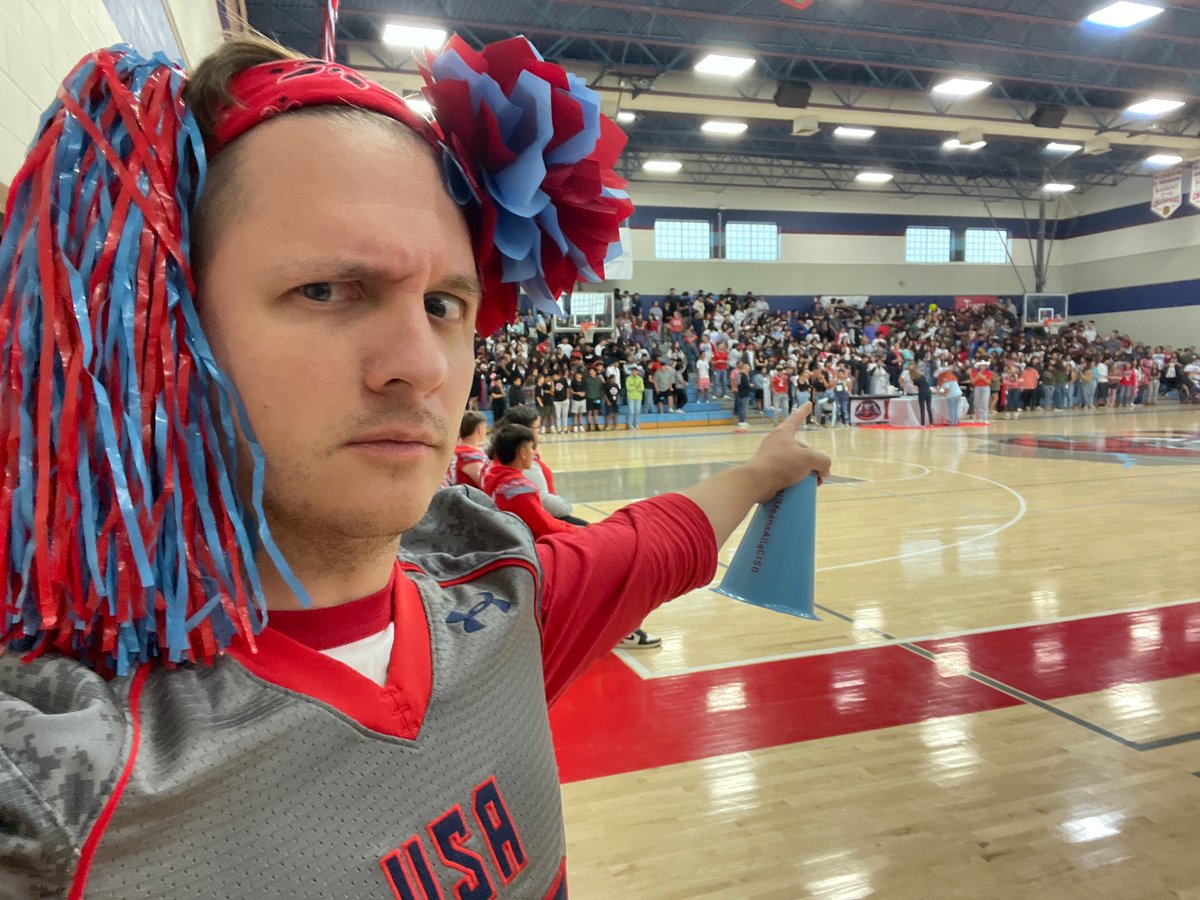 Mr_Raska's tweet photo. Home coming Pep Rally!!!! Let’s go Lions!!!!! #HOCO2022 @CastleberryHigh @CastleberryISD https://t.co/pVwLqnxO3q
