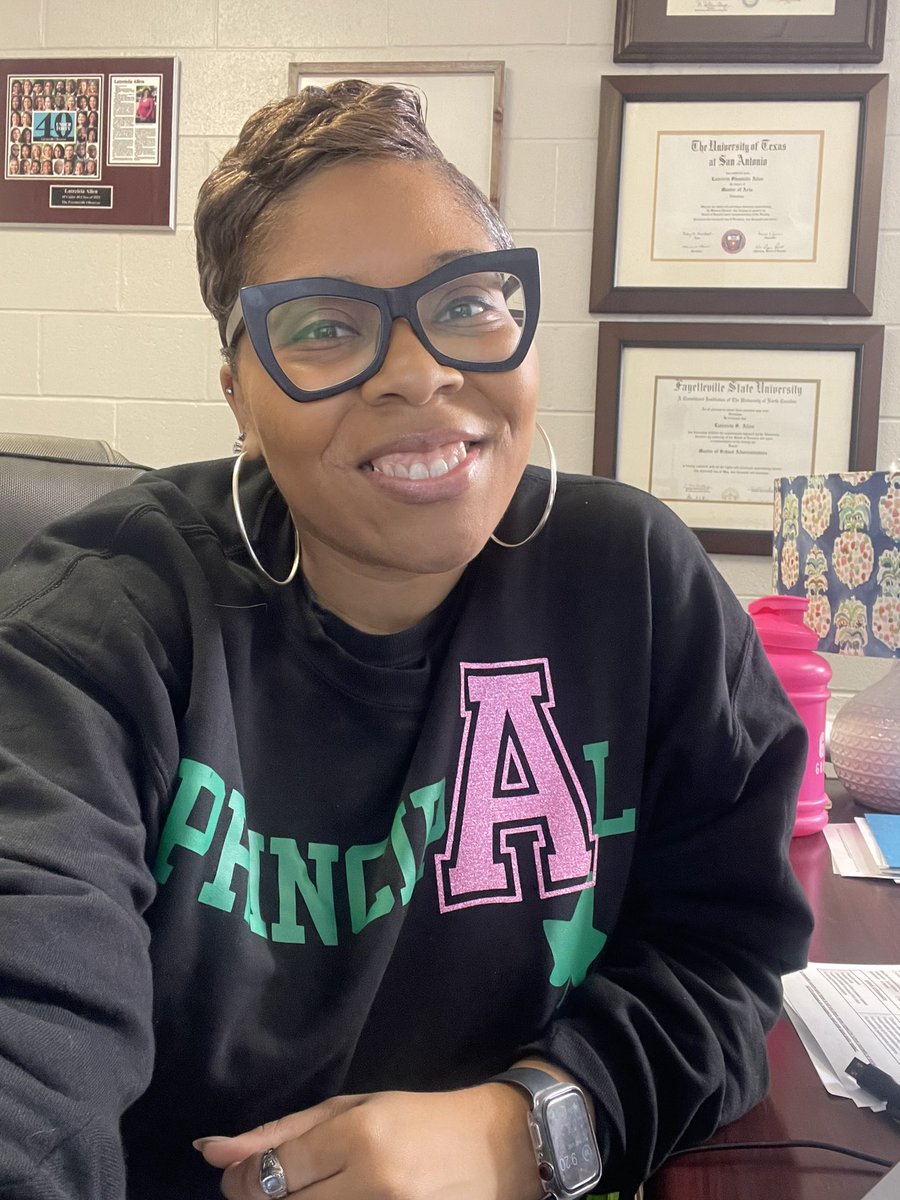 Principalship is a serious matter. 💗💚
#NationalPrincipalsMonth #ThankAPrincipal #WHOwenES