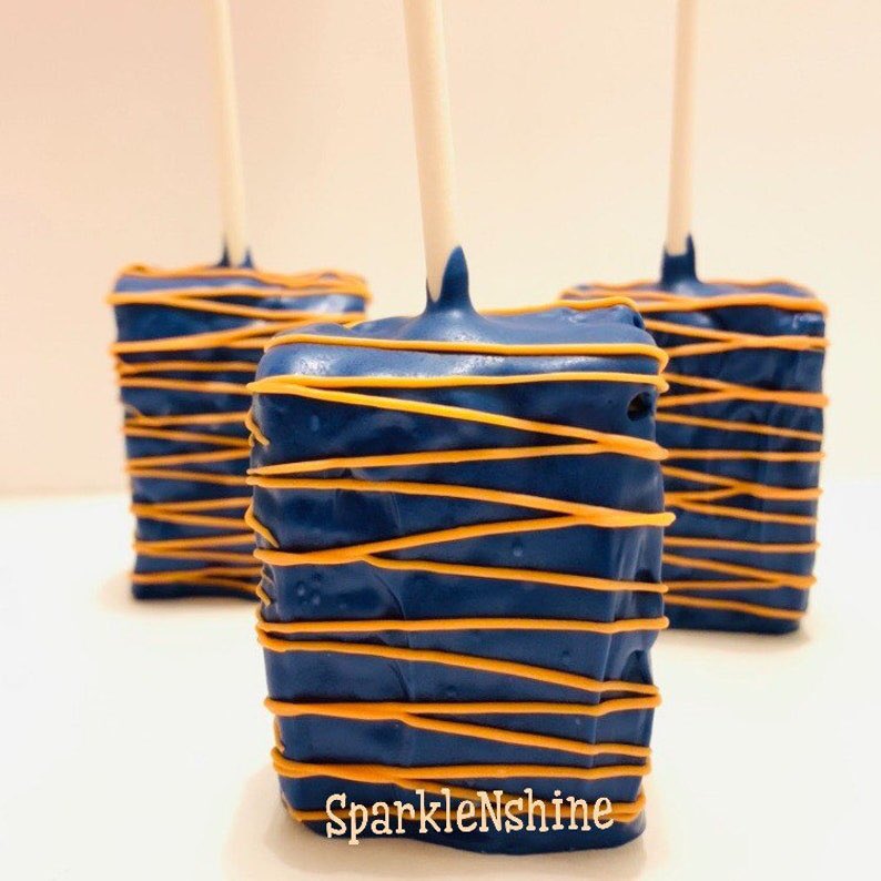 Check out these dipped Rice Krispie treats in @BroncoSportsFB  #bronco #BoiseState #boisebroncos colors