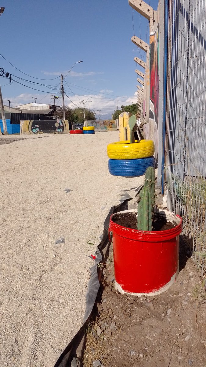 MardonesDavila's tweet photo. Recuperando microbasural con creatividad.. 
Seguimos!! @facuse_lorena @MuniCerrillos @MauricioFabry @Orrego https://t.co/Ztxm8ZtNF4