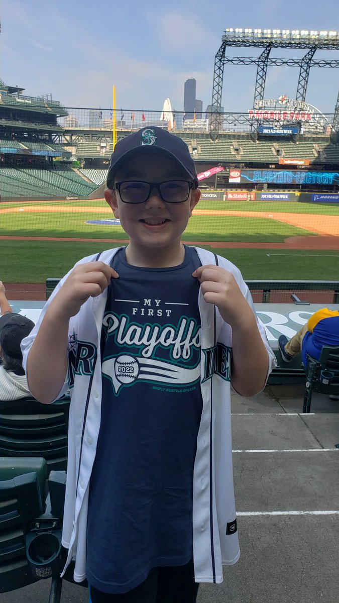 SeattleRallyKid's tweet photo. It's game time! Let's do this @Mariners! #SeaUsRise #GoMariners #PostSEAson #ChaosBall https://t.co/j7fHV4JbZ8