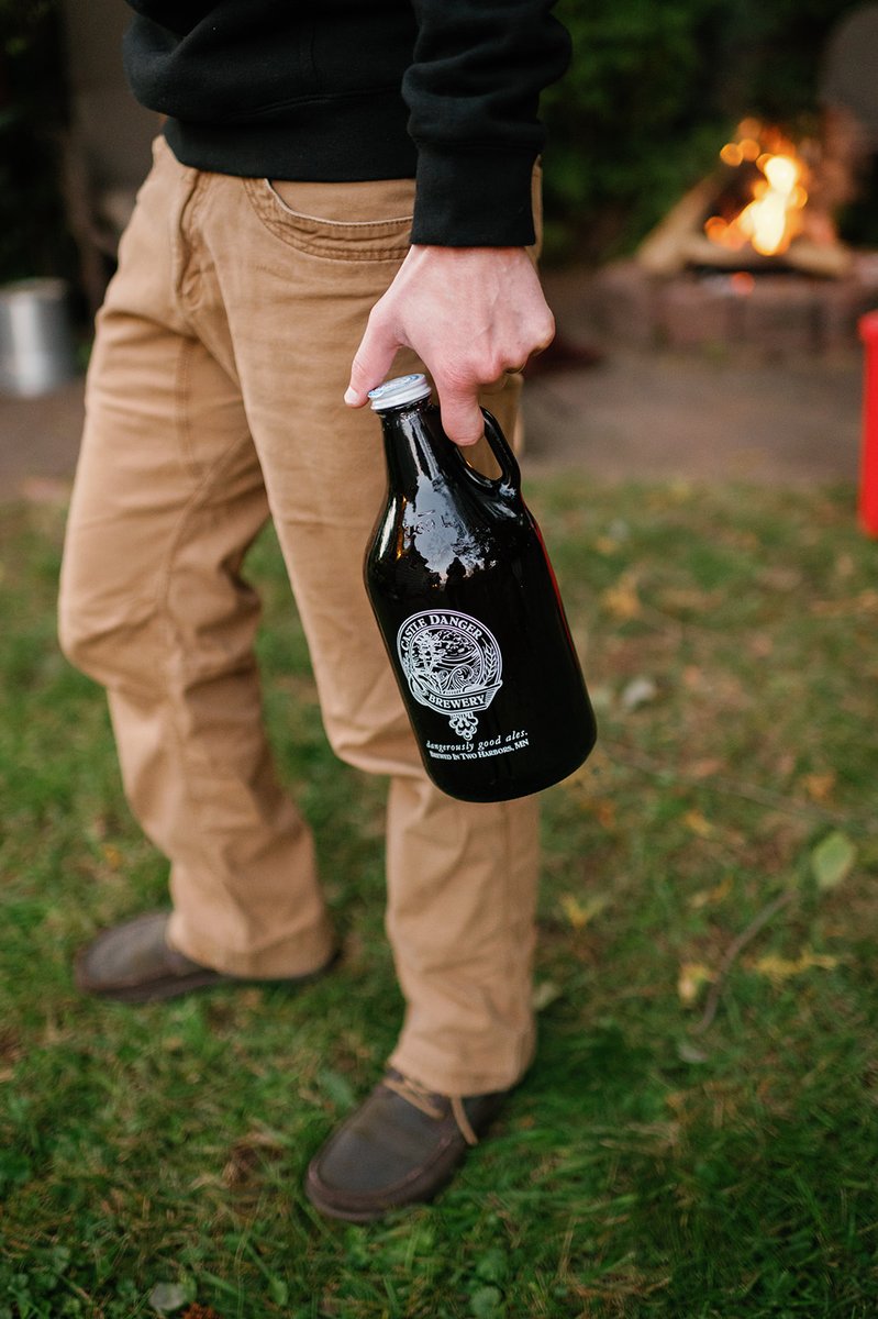cdangerbrewer's tweet photo. Gear up for the weekend with a grower or a crowler (or three)! ๐ป Also, Solstice Saison just tapped in the taproom. ๐คค Get it while it's *fresh*.
#castledangerbrewery #twoharborsmn #growlerstogo #craftbeer #fallinmn https://t.co/Jtzm7vxwjM