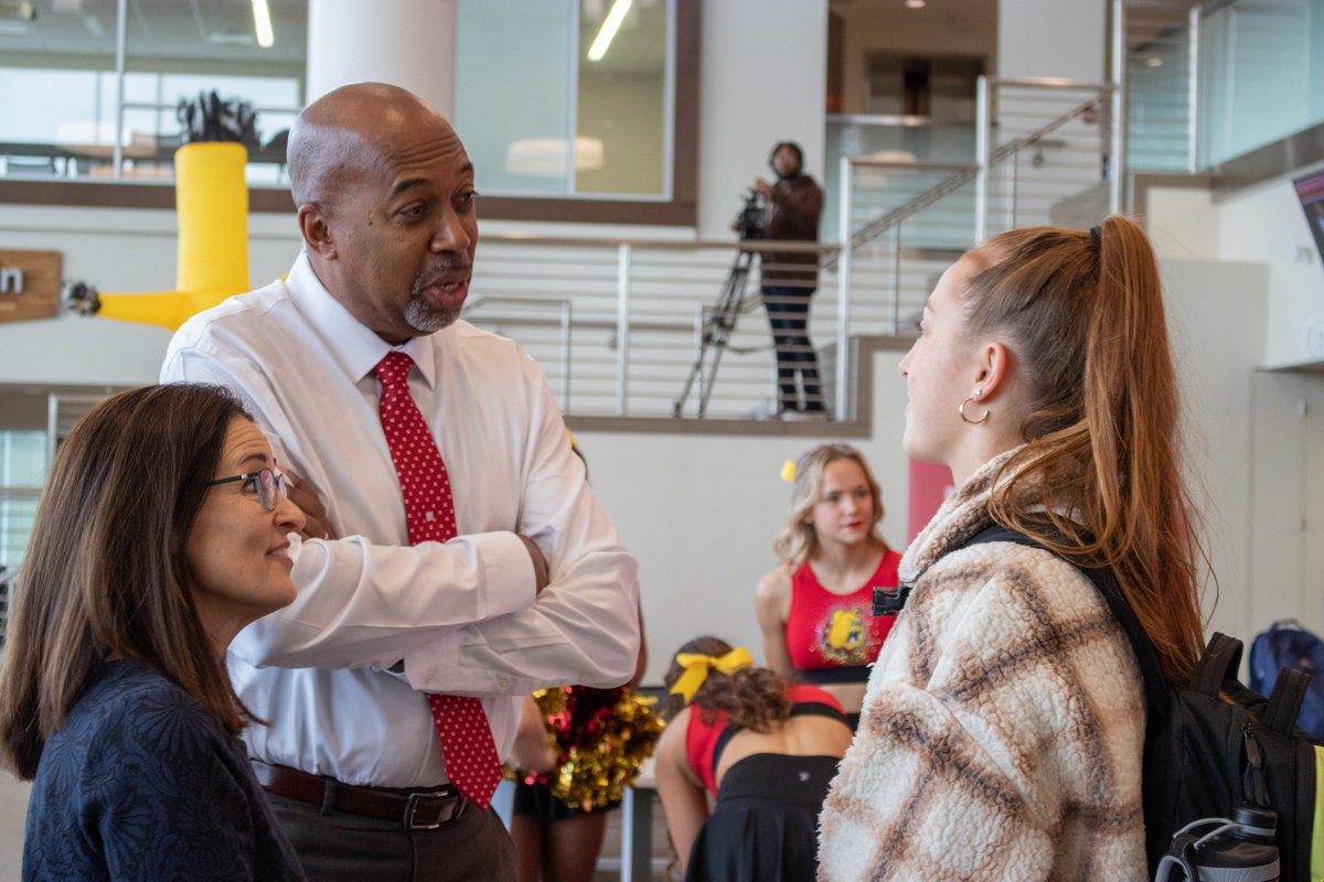 FerrisState's tweet photo. Today was day one of the inauguration of Bill Pink as our 19th president. This event was a picnic allowing students an opportunity to engage the president informally. #PresentForPink #FerrisForward #FERR1S

For more pics: https://t.co/1CxnQ60vqd https://t.co/bNxawDG1K3