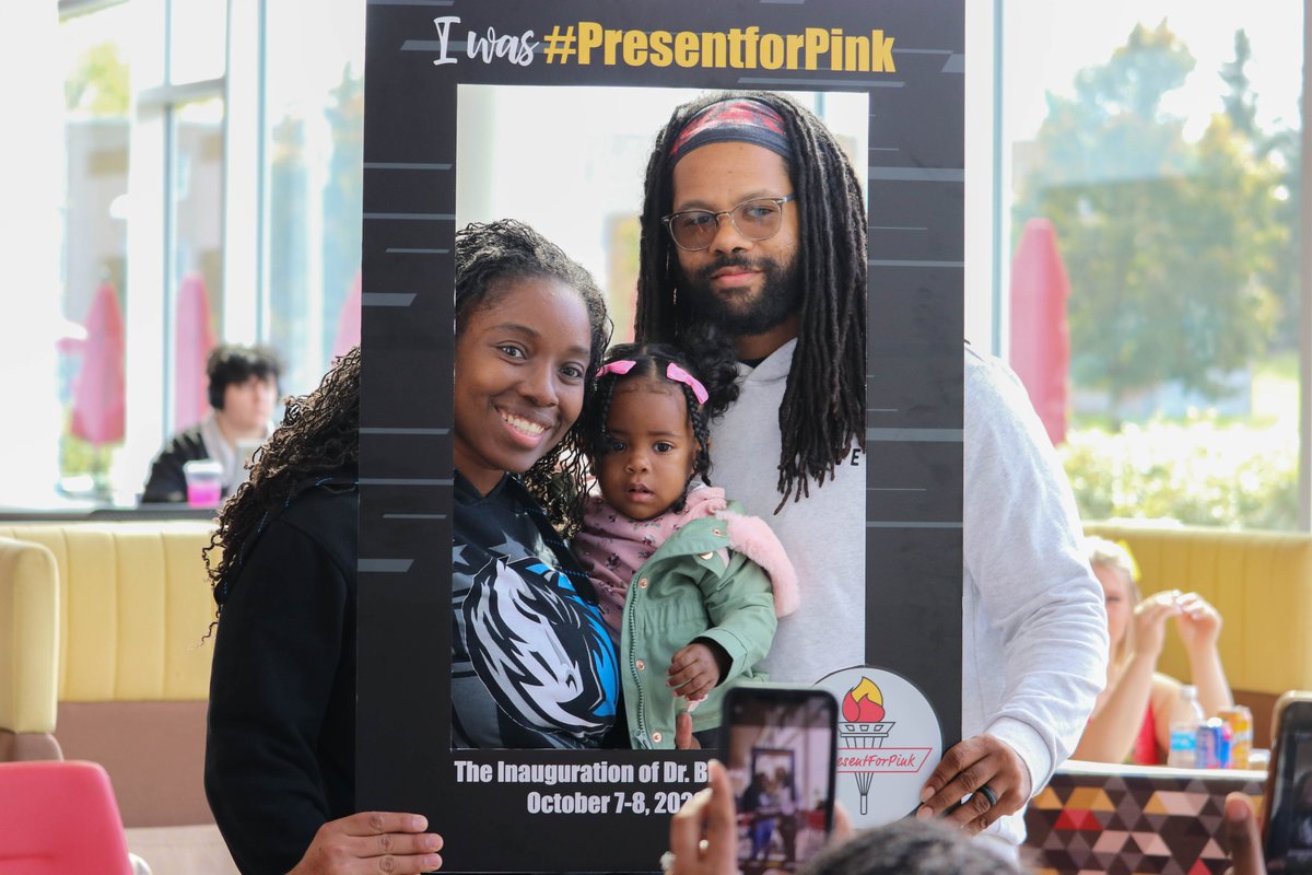 FerrisState's tweet photo. Today was day one of the inauguration of Bill Pink as our 19th president. This event was a picnic allowing students an opportunity to engage the president informally. #PresentForPink #FerrisForward #FERR1S

For more pics: https://t.co/1CxnQ60vqd https://t.co/bNxawDG1K3