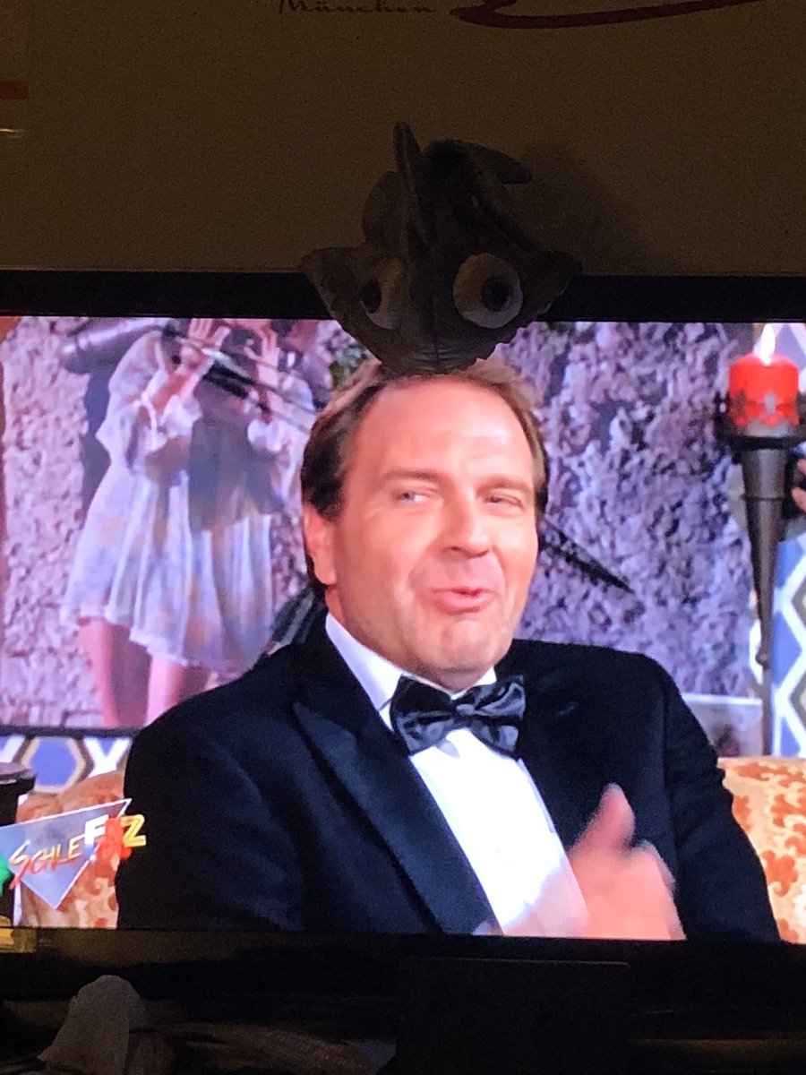 FrauPerla's tweet photo. Päter trägt Haimütze!
#Trink!!
#SchleFaZ #DerScharlachroteHenker
!B https://t.co/eNXtox4ZhQ