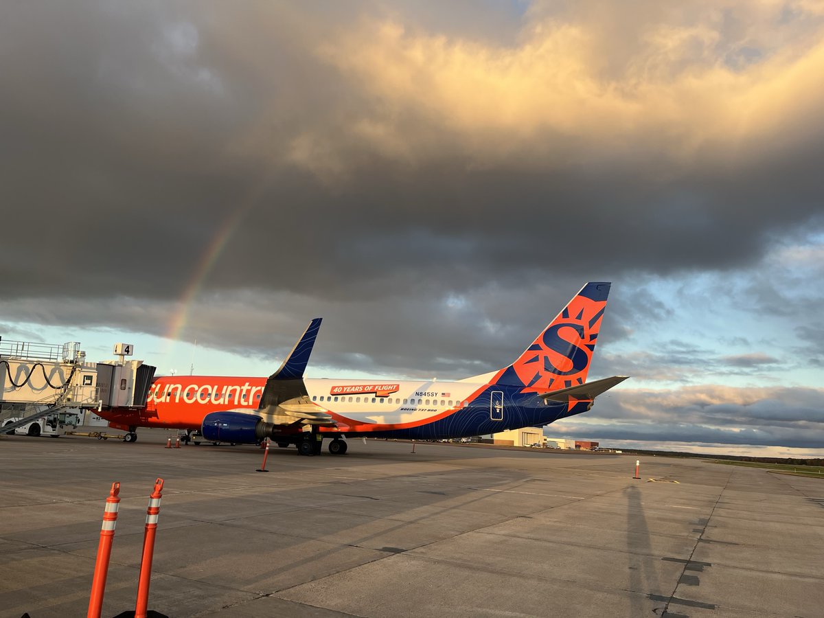 Fly_CWA's tweet image. Yesterday was a beautiful evening for our Sun Country charter flight. Check out the rainbow in the background!