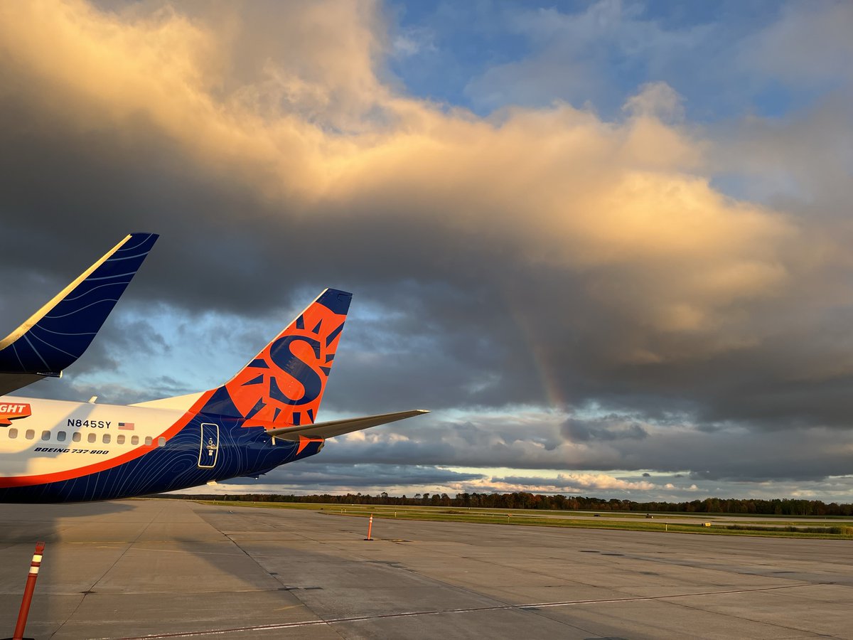 Fly_CWA's tweet image. Yesterday was a beautiful evening for our Sun Country charter flight. Check out the rainbow in the background!