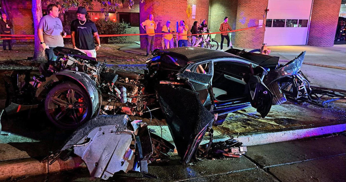 CBSNewsColorado's tweet photo. Witness: Racing Lamborghinis crash, both drivers arrested for DUI, reckless driving https://t.co/YYng8q24iF https://t.co/j0XrgRDQgz