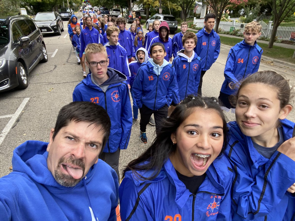 SaugatuckTrackF's tweet photo. Homecoming parade https://t.co/eOo8BbCys3