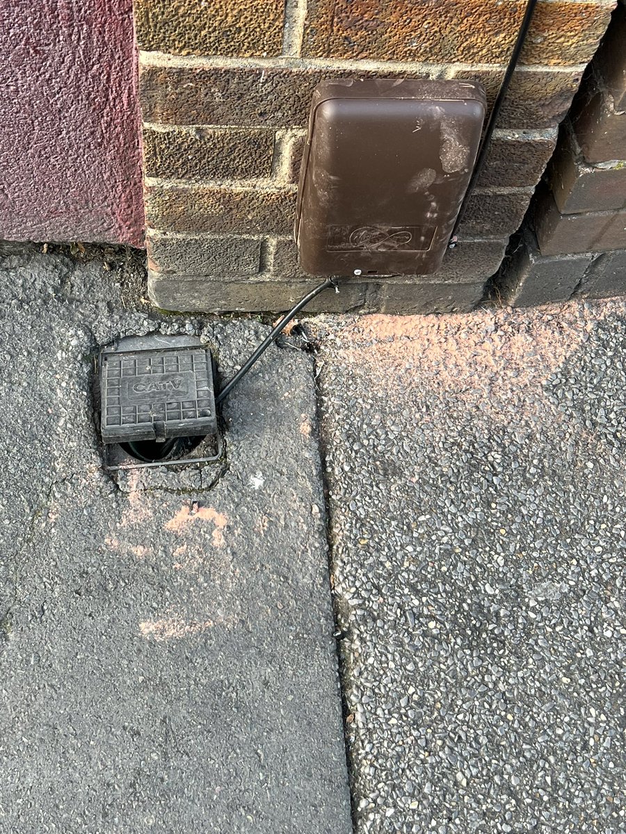LGates_Official's tweet photo. @virginmedia anyone from management / order management online? Have been speaking via phone/email but now they’ve all gone quiet after promising to resolve. Amazing trip hazard you made today outside a school on busy pavement! This needs resolving immediately. https://t.co/S6gimklLkP