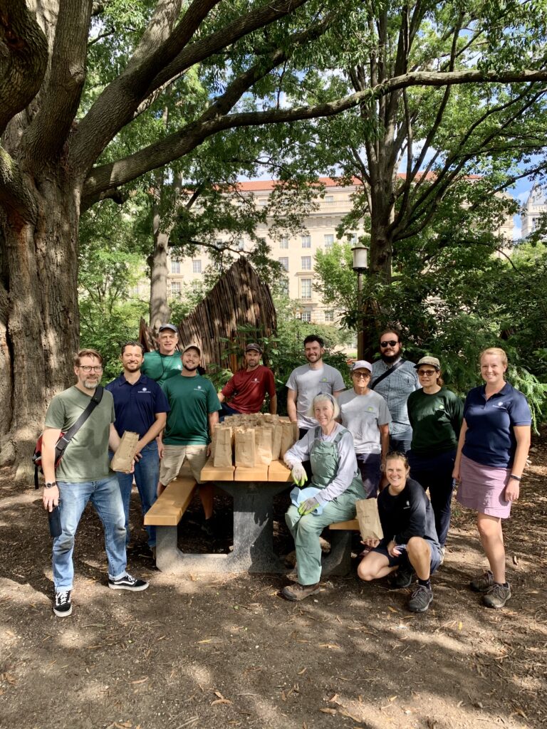 Fresh Hops: Smithsonian’s Hop Harvest, 2022 (DC Beer) beerinfinity.com/fresh-hops-smi… #CraftBeer #DCBeer