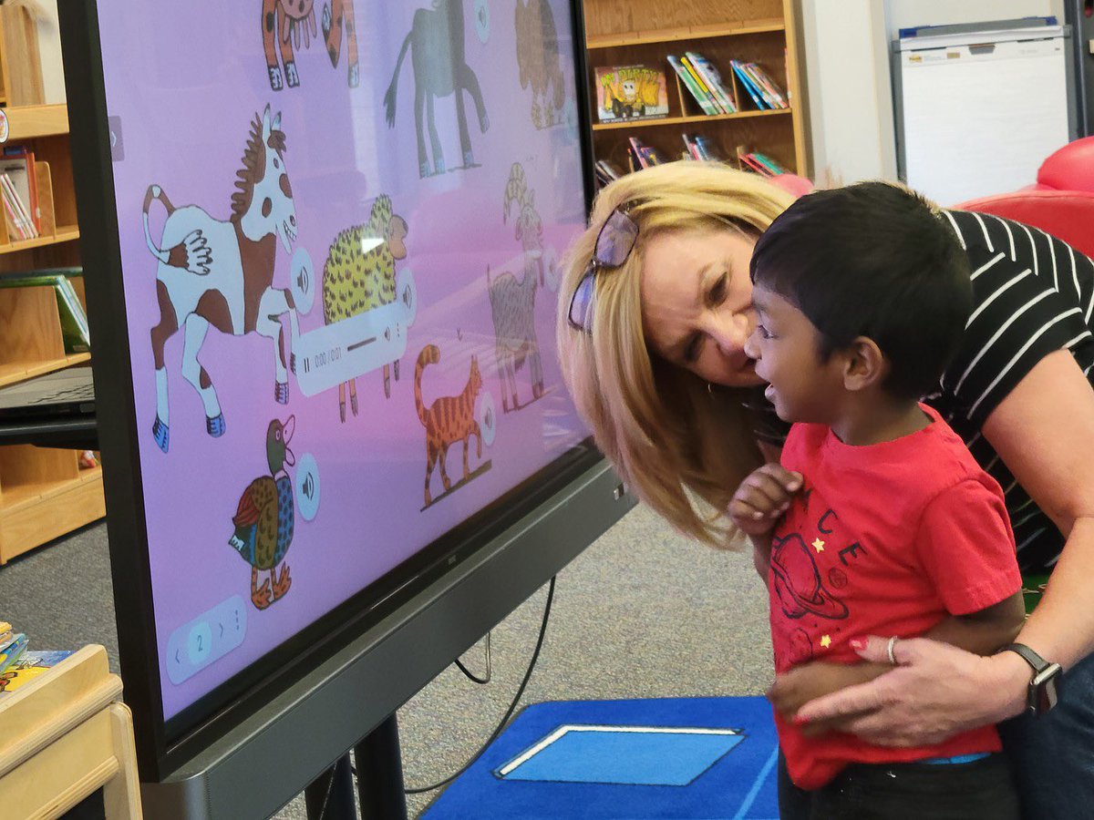 TinyPeopleBooks's tweet photo. Bringing real-life farm animal sounds while reading “Noisy Barn” using technology! The children where able to touch the screen and hear sounds of farm life. @FISD_ECS @FISD_Libraries #FISDmadetoshine #earlychildhoodschool #ecs https://t.co/M6RweJZHfl