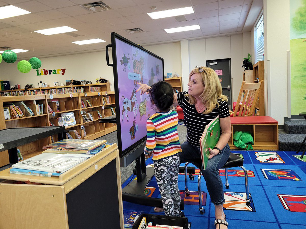 TinyPeopleBooks's tweet photo. Bringing real-life farm animal sounds while reading “Noisy Barn” using technology! The children where able to touch the screen and hear sounds of farm life. @FISD_ECS @FISD_Libraries #FISDmadetoshine #earlychildhoodschool #ecs https://t.co/M6RweJZHfl