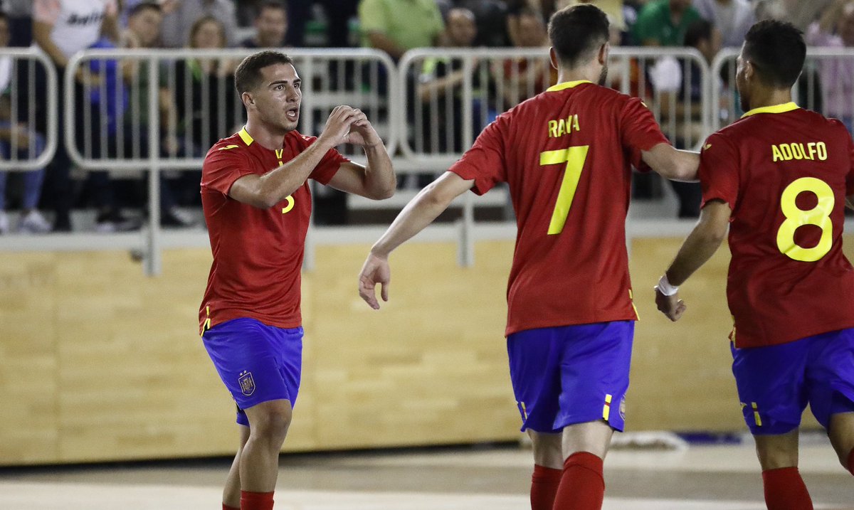 MalagaFS's tweet photo. 🇪🇸 La @SEFutbol supera a Finlandia  🇫🇮 (3-1) en un encuentro amistoso celebrado en Tomelloso (Castilla La-Mancha).

El pívot @pabloramireez92 contribuye a la victoria con un golazo marca de la casa. Recibe de espaldas, se gira y define a la perfección. 

#GoUMA #PabloRamírez https://t.co/ieh0jSk9Bd