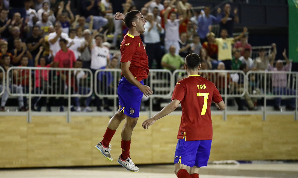 MalagaFS's tweet photo. 🇪🇸 La @SEFutbol supera a Finlandia  🇫🇮 (3-1) en un encuentro amistoso celebrado en Tomelloso (Castilla La-Mancha).

El pívot @pabloramireez92 contribuye a la victoria con un golazo marca de la casa. Recibe de espaldas, se gira y define a la perfección. 

#GoUMA #PabloRamírez https://t.co/ieh0jSk9Bd