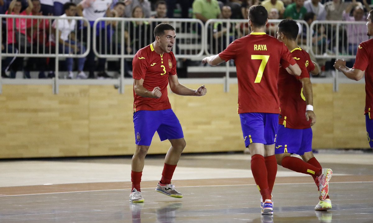 MalagaFS's tweet photo. 🇪🇸 La @SEFutbol supera a Finlandia  🇫🇮 (3-1) en un encuentro amistoso celebrado en Tomelloso (Castilla La-Mancha).

El pívot @pabloramireez92 contribuye a la victoria con un golazo marca de la casa. Recibe de espaldas, se gira y define a la perfección. 

#GoUMA #PabloRamírez https://t.co/ieh0jSk9Bd