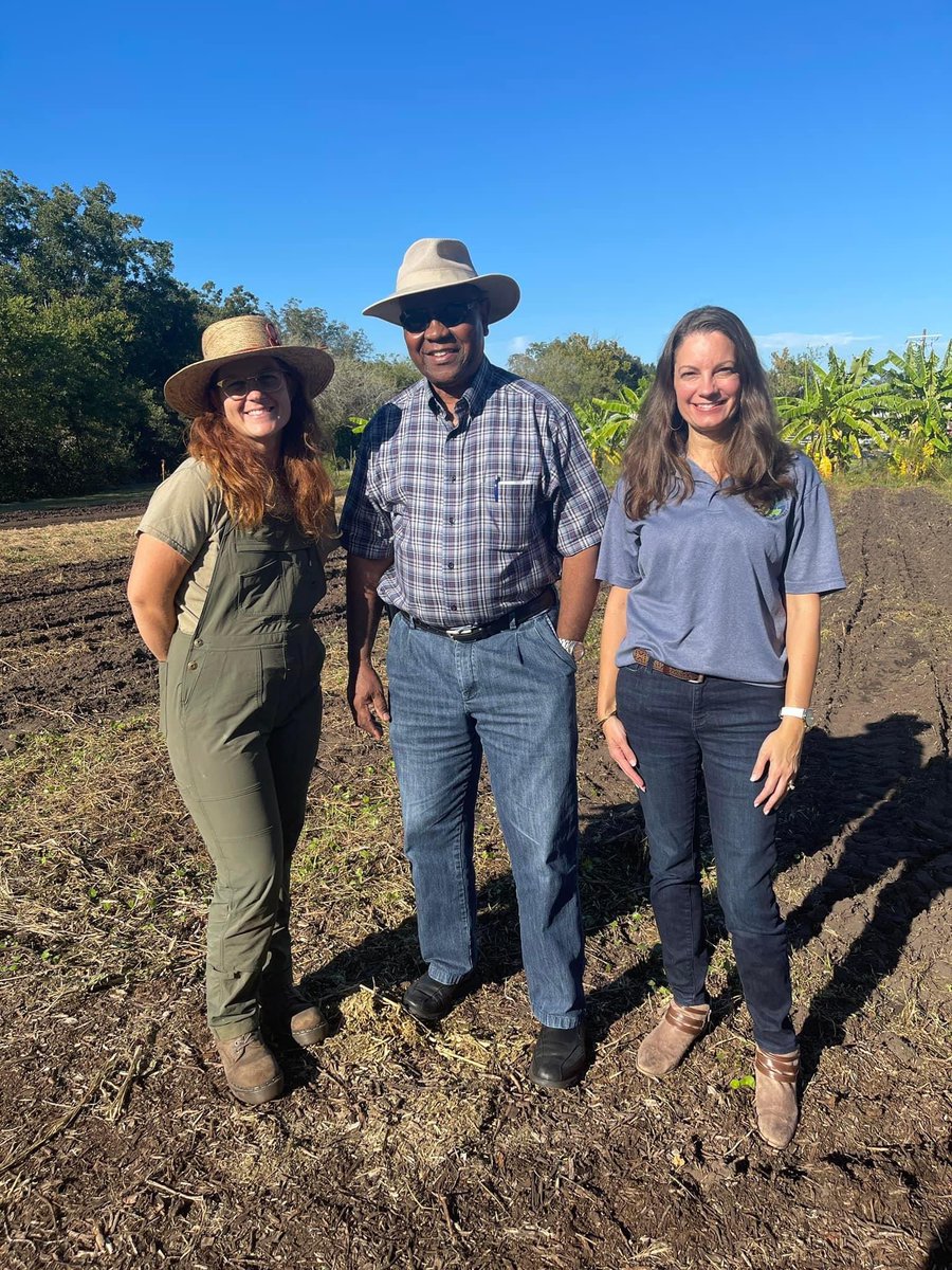 Our #StartFarming Mentorship program toured White Harvest Farms this week to learn about soil biology, beekeeping and more! We’re looking forward to this group starting new farm businesses on the First Coast! #urbanagriculture #ilovejax #jaxsoilandwater