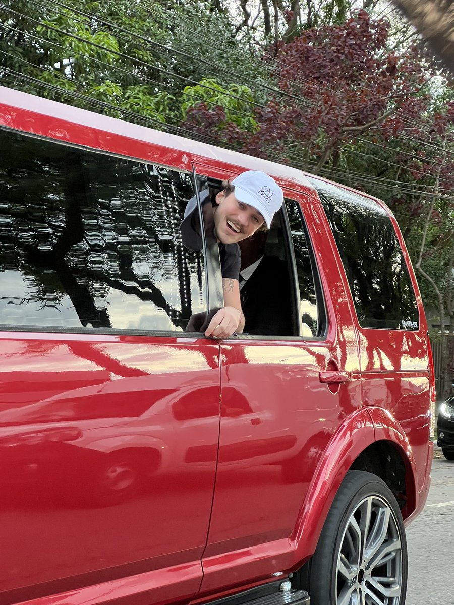 ZeroBadass's tweet photo. eu no uber, olho pro lado e vejo isso

qual a chance https://t.co/9o7mWhaXRe