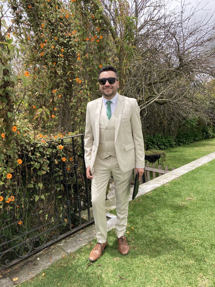 ramirocevallosr's tweet photo. Quiero contarles cómo #Martinizing me dañó uno de mis ternos favoritos, su renuencia a reconocer/compensar el error y la nula empatía que tienen con sus clientes. 

Aclaro que he sido cliente por años y justamente por su reputación siempre he mandado mis ternos...🧵(1/13) https://t.co/9k7KQkLns0