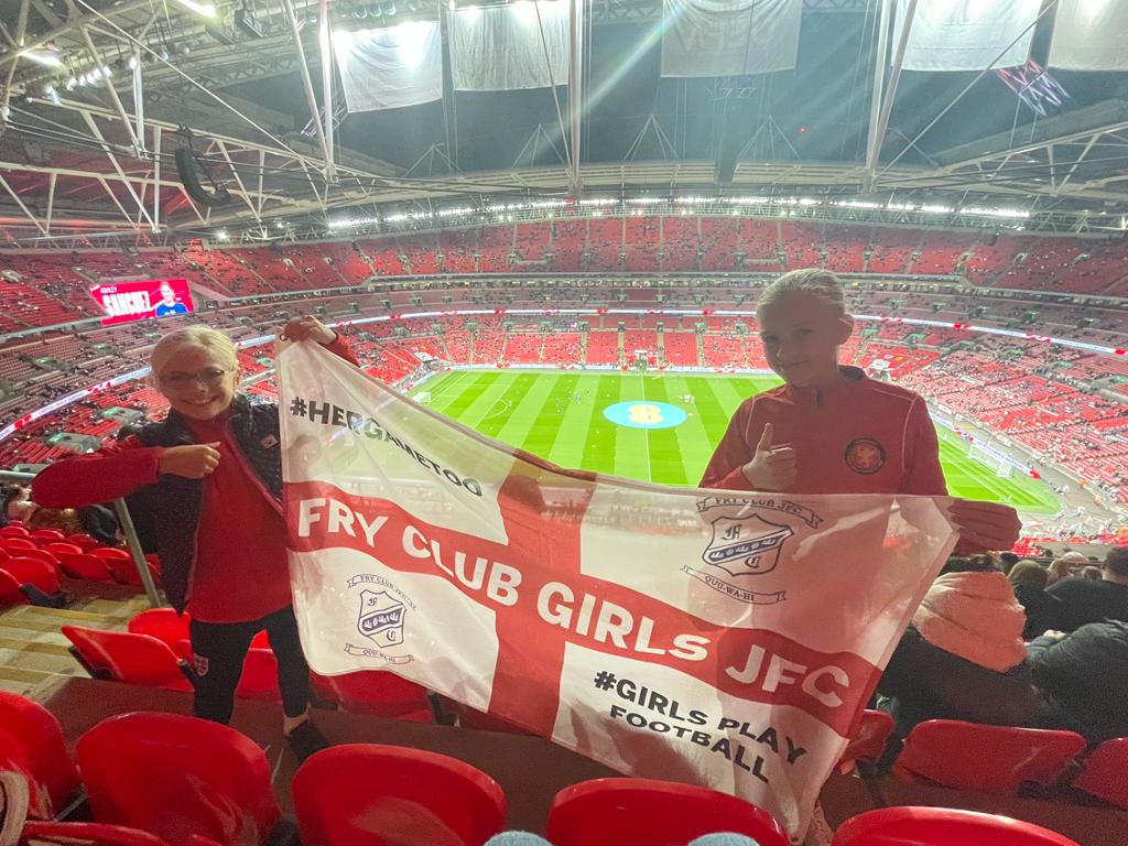Markgrinter73's tweet photo. The flag had made it wembley #Lionesses #hergametoo #fryclubjfc https://t.co/lGTtaoTXqL